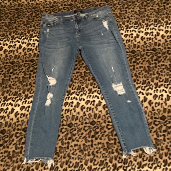 Judy Blue Denim - GUC JUDY BLUE Jeans Distressed Cropped Jeans Straight Fit Women’s Size 15 / 32